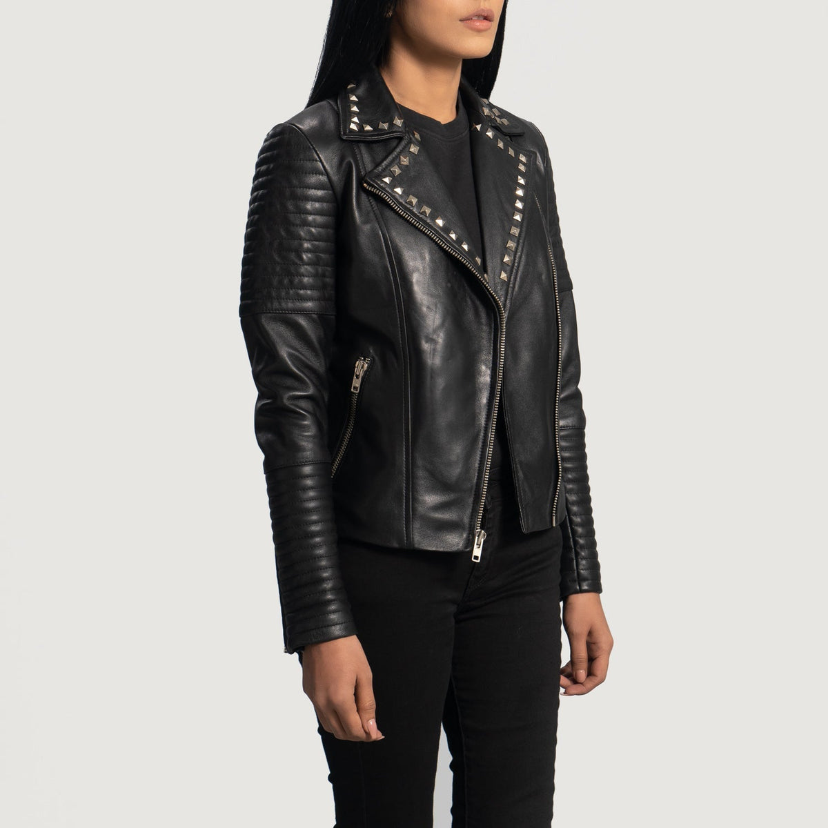 
Black Sheepskin Leather Biker Jacket - Вид сзади, подчеркивающий посадку по плечам и ровный край