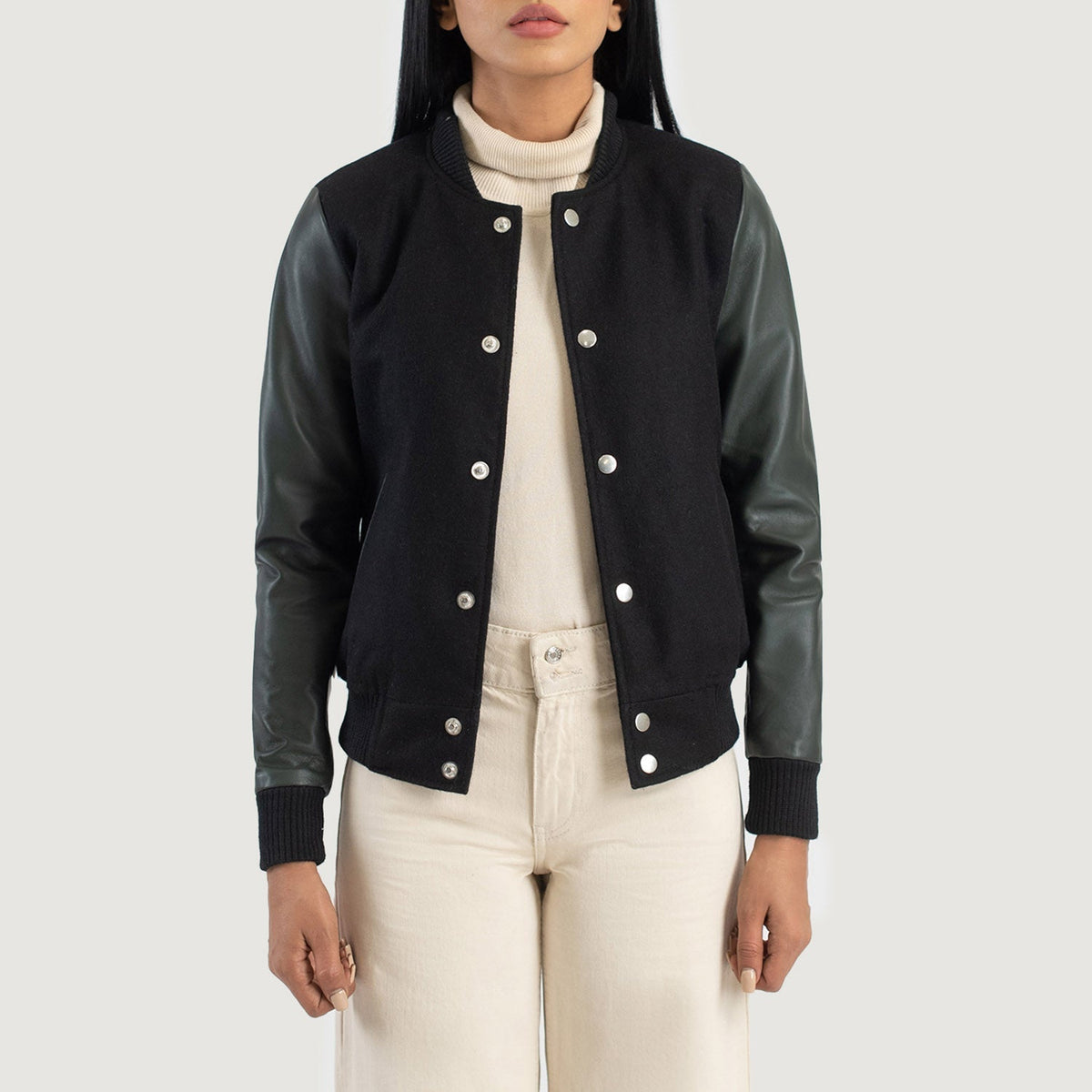 
Savant Green Hybrid Varsity Jacket in Green Sheepskin Leather - Вид спереди и приталенный силуэт | Купить в официальном онлайн-магазине