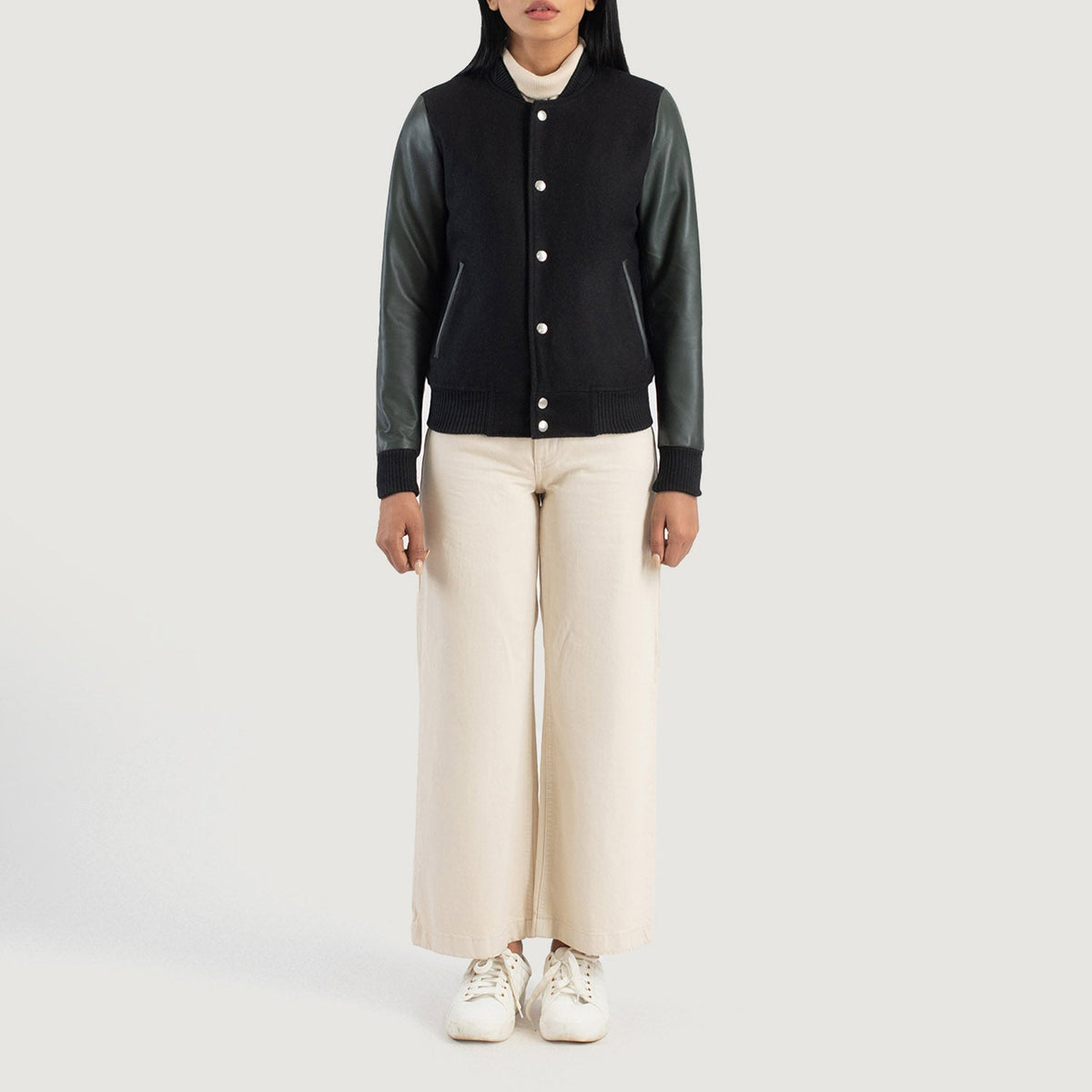 
Savant Green Hybrid Varsity Jacket - Вид сбоку, демонстрирующий эргономичный крой рукава