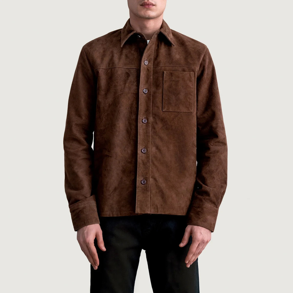 
Scout Mocha Suede Leather Shirt для Мужчин - Вид сбоку, демонстрирующий эргономичный крой рукава