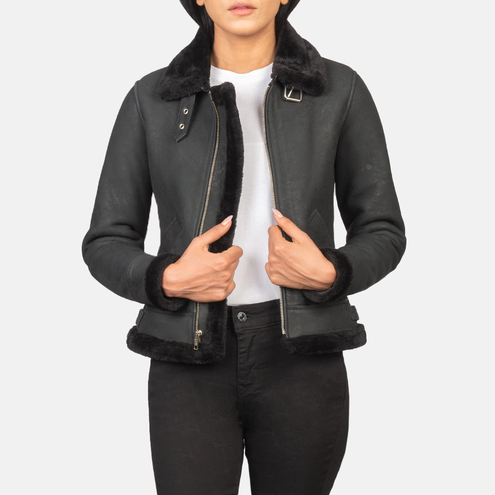 
Sherilyn B-3 Distressed Black Leather Bomber Jacket in Distressed Black Sheepskin Snuffed - Вид спереди и приталенный силуэт | Купить в официальном онлайн-магазине