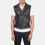 
Крупный план деталей of Notch & Zipper Hardware on Sullivan Черный Leather Biker Vest для Мужчин