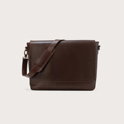 
The Carismatico Vintage Brown Leather Messenger Bag For Men & Women in Vintage Brown Full-Grain Leather - Full Exterior Вид спереди и приталенный силуэт | Купить в официальном онлайн-магазине