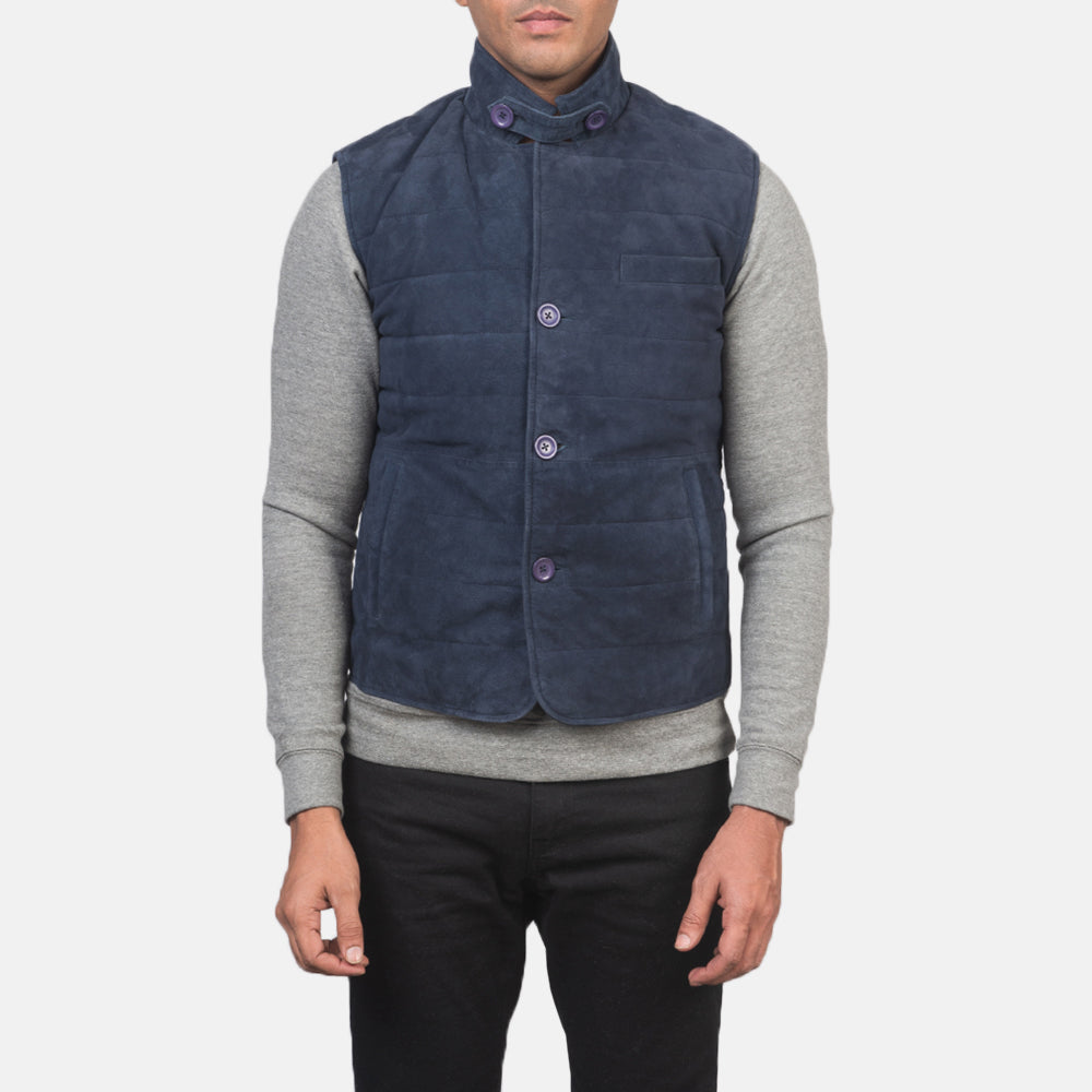
Крупный план деталей of Notch with removable throat latch & Button Hardware on Tony Синий Suede Vest для Мужчин