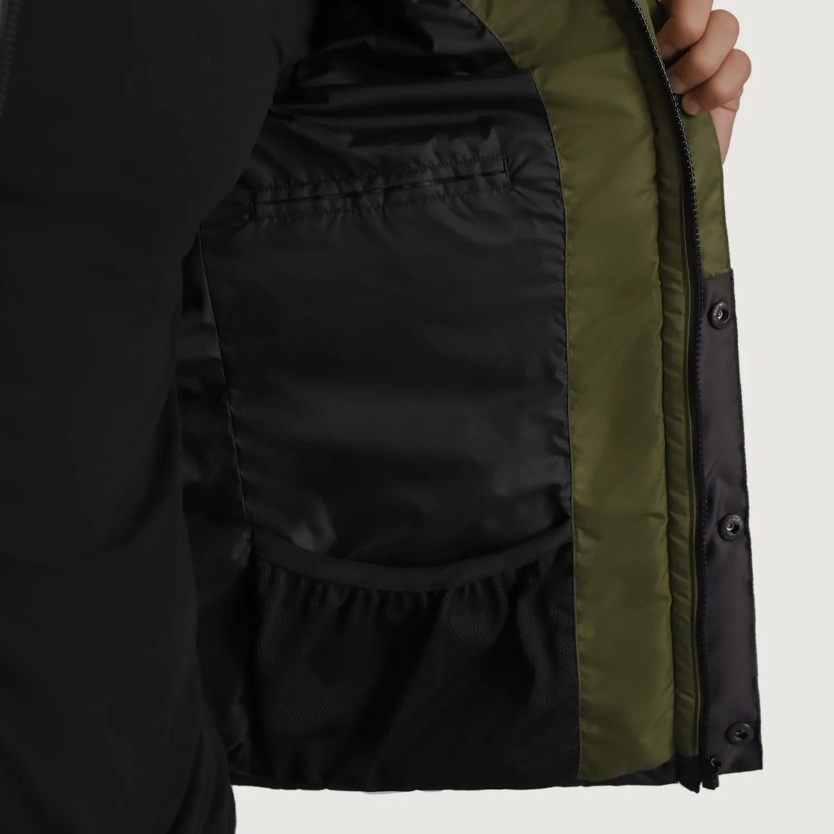 
Black + Green Full-Grain Leather Hooded Jacket - Вид сзади, подчеркивающий посадку по плечам и ровный край