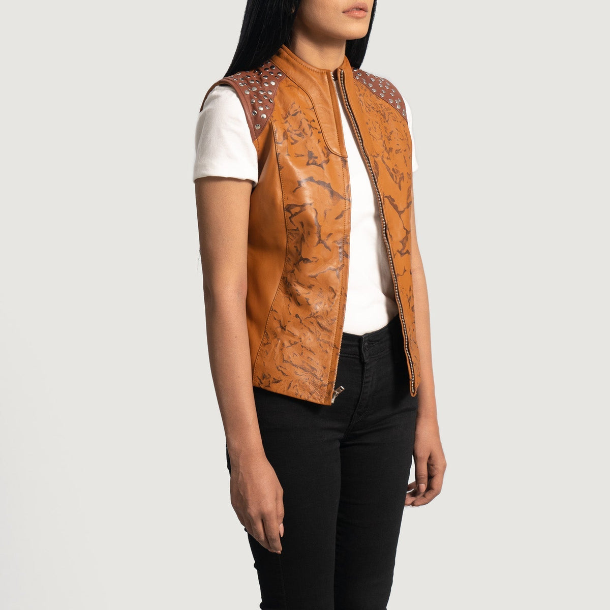 
Tan Brown Sheepskin Dip &Amp; Dye Leather Vest - Вид сзади, подчеркивающий посадку по плечам и ровный край