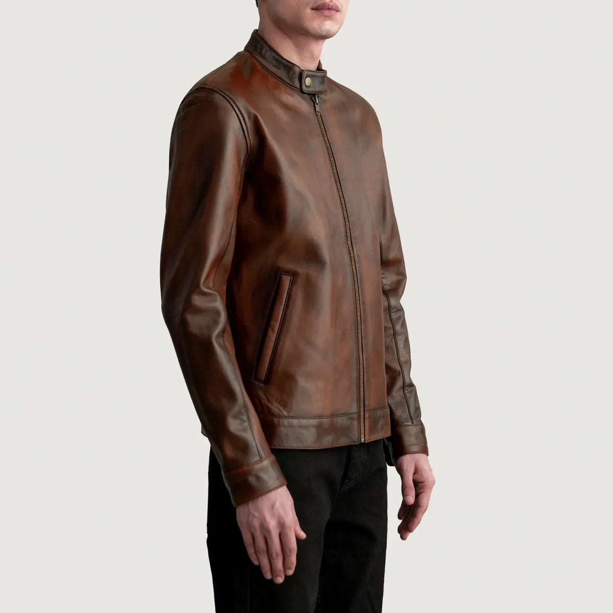 
Distressed Brown Sheepskin Leather Biker Jacket - Вид сзади, подчеркивающий посадку по плечам и ровный край
